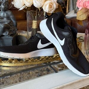 Nike Black and White Athletic Sneakers Size 8.5